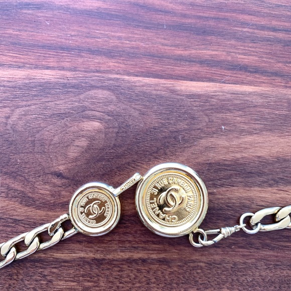 Authentic CHANEL  gold belt - Picture 3 of 6
